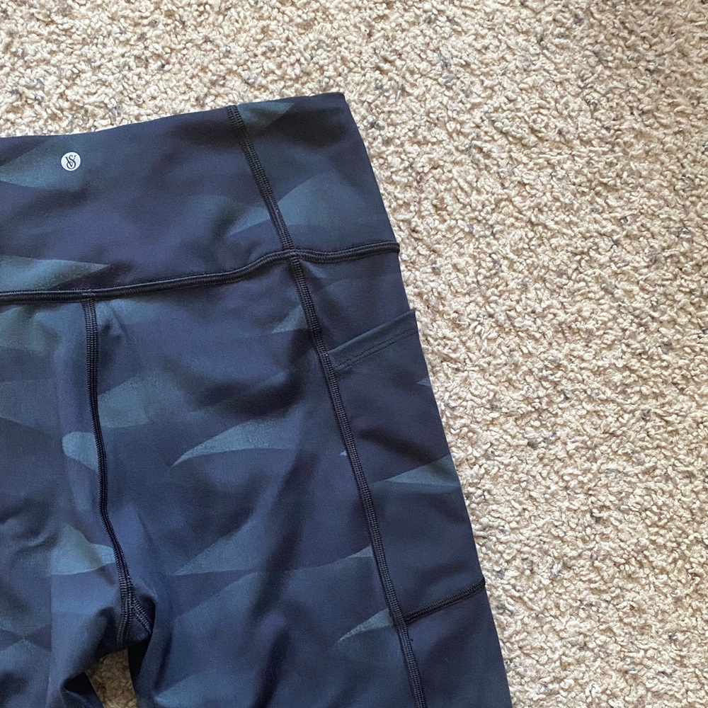 Victoria's Secret Black Patterned Leggings (NWOT) - Picture 11 of 11